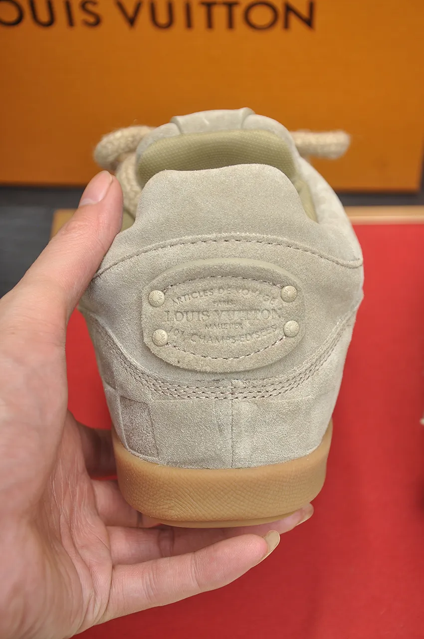 Men's men's shoes💰700💶 🔥New style🔥 LV co-branded nigo, ugly and cute😍Many Internet celebrities have put on their shoes, classic and versatile items.  ❄️Fabric: Imported high mercerized cow suede. ❄️Inner lining: high-grade elastic mesh, ❄️Outsole: original molded outsole, palm print rubber outsole with hidden L letter and Monongram flower ❄️Size: Female 35-41 (Female 41 customized), Male 39-46 (45-46 customized)
